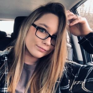 Meet your Posher, Larissa